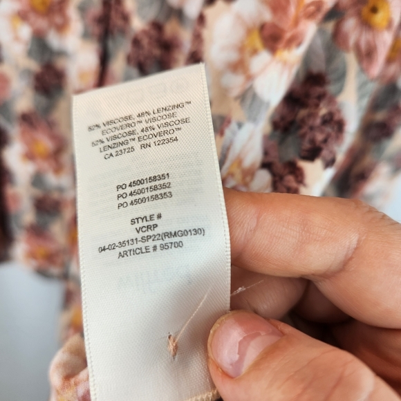 ARITZIA Wilfred Serenity blouse size L in EUC - Picture 9 of 10